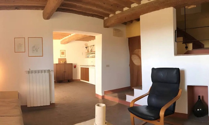 Bibbona Apartment | Apartment 'Piccolo' with Shared Garden and Wi-Fi