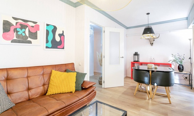 Alicante Apartment | Apartment 'Plaza España' with Balcony, Wi-Fi and Air Conditioning