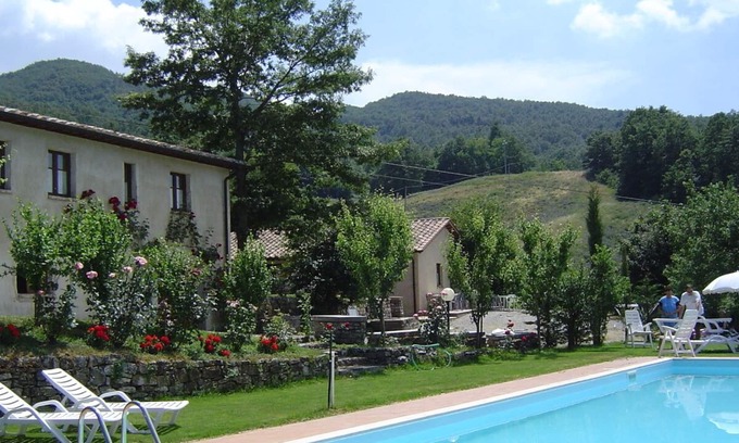 Castell'Azzara Apartment | Apartment 'Podere Le Ghiande, Fienile N°6' with Shared Pool, Shared Garden and Wi-Fi