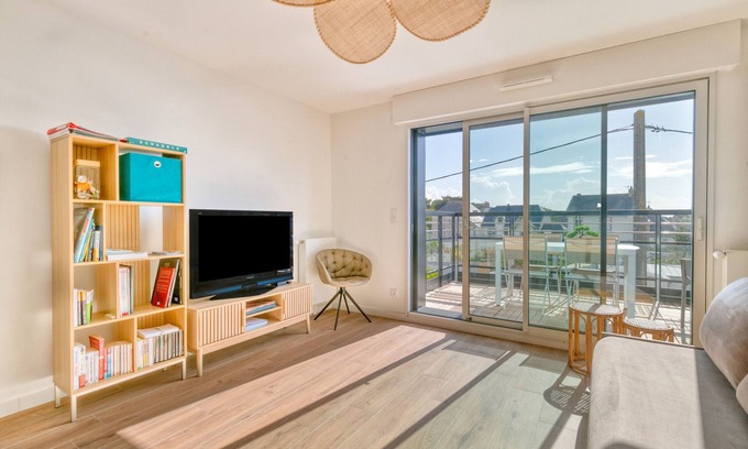 Le Croisic Apartment | Apartment 'Port Lin Proche Océan' with Balcony and Wi-Fi