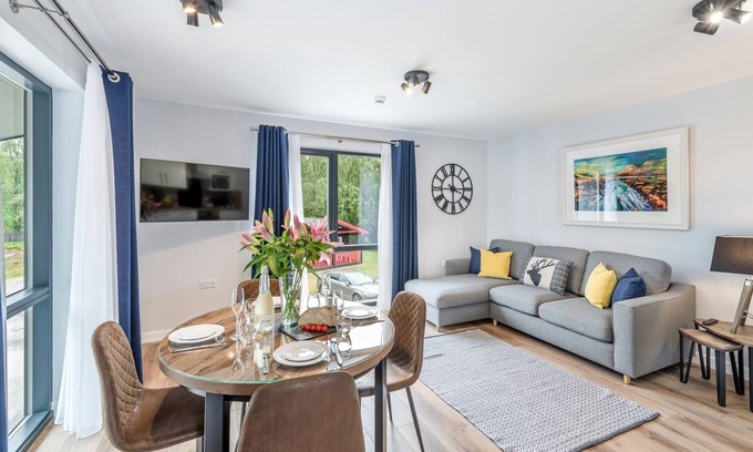 Aviemore Apartment | Apartment-Private Bathroom-Insh