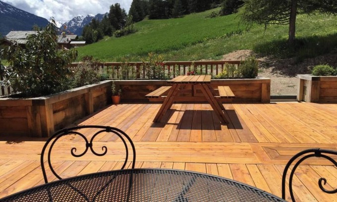 Sollieres-Sardieres Apartment | Apartment 'Résidence Du Parc - 8 Personnes' with Mountain View, Shared Garden and Wi-Fi