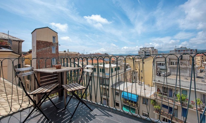 Savona Apartment | Apartment 'Romantica E Accogliente' with Private Terrace, Balcony and Wi-Fi