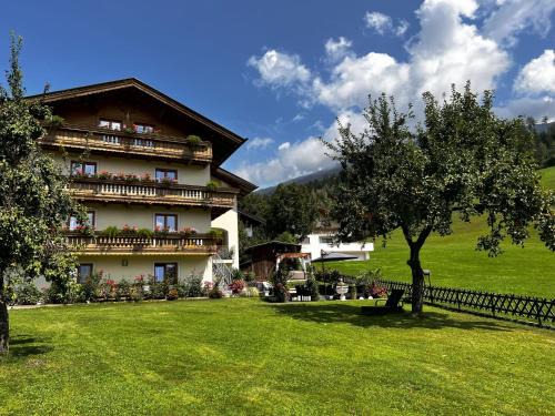 Hart im Zillertal Apartment | Apartment Rosalie by Interhome
