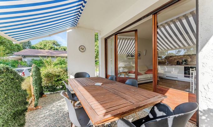 Arcachon Apartment | Apartment 'Rose Mousse' with Private Terrace, Shared Garden and Wi-Fi