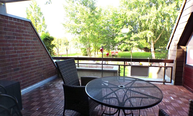 Bad Zwischenahn Apartment | Apartment 'Rot-weiss' with Private Terrace and Wi-Fi