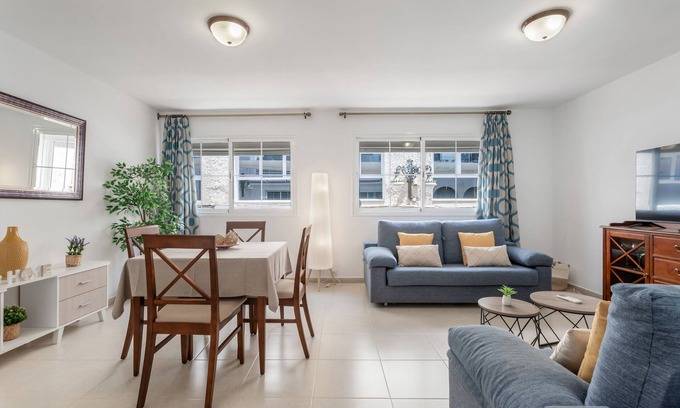 Torremolinos City Centre Apartment | Apartment 'San Miguel Centro De Torremolinos' with Wi-Fi and Air Conditioning