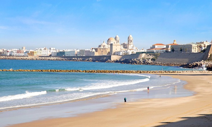 Chiclana de la Frontera Apartment | Apartment 'Santama Beach' with Wi-Fi