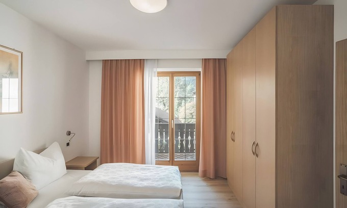 Silandro Apartment | Apartment 'Schnatzhof Typ A3' with Mountain View, Shared Pool and Wi-Fi