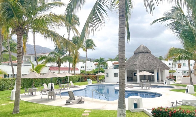 Club Santiago Apartment | Apartment (second floor) one block from the beach, CLUB SANTIAGO, Manzanillo
