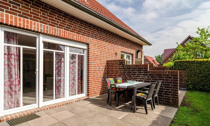 Hamswehrum Apartment | Apartment 'Seepferdchen' with Private Terrace, Shared Garden and Wi-Fi