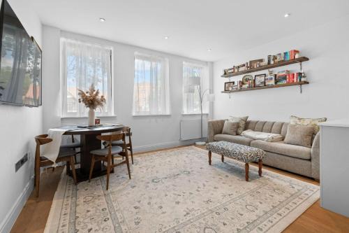 Syon Apartment | Apartment - Sleeps 2 - Parking - Great Location