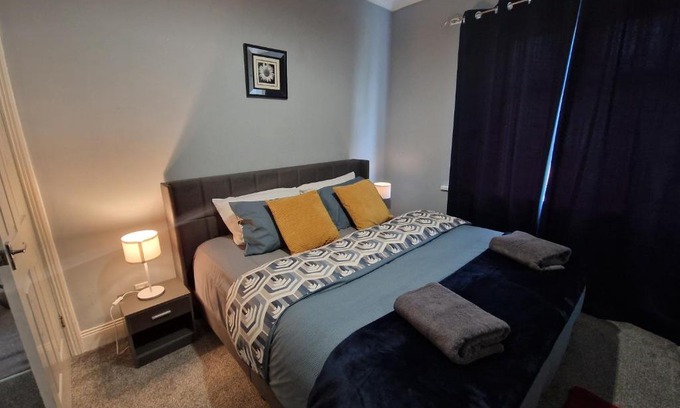 Ashington Apartment | Apartment - Sleeps 4 - Parking - WiFi