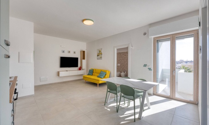 Tricase Apartment | Apartment 'Smeraldo' with Balcony, Wi-Fi and Air Conditioning