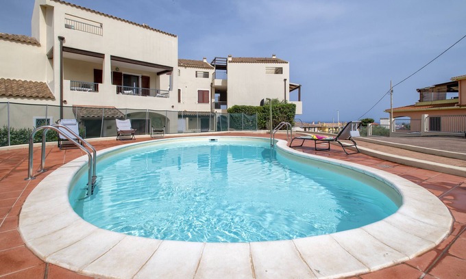 Lu Bagnu Apartment | Apartment "Soleluna" with Shared Pool & A/C