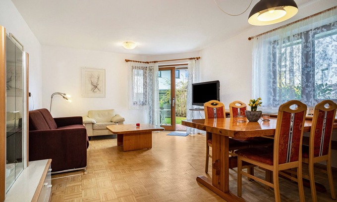 Langenargen Apartment | Apartment "Sonnenstube" with Shared Garden & Wi-Fi