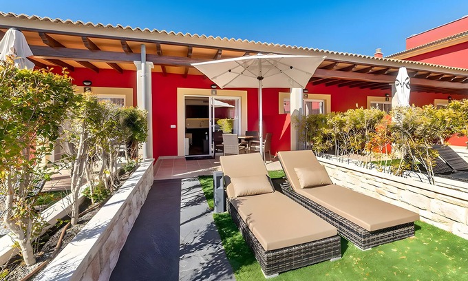Cala Agulla Apartment | Apartment 'Standard 19' with Shared Pool, Wi-Fi and Air Conditioning