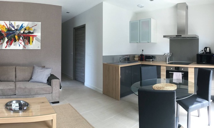 Cassis Apartment | Apartment-Suite-Supérieur-Terrace-Private Bathroom