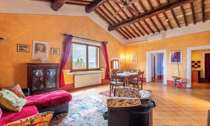 Murlo Apartment | Apartment 'Sulle Colline Di Siena' with Shared Pool, Wi-Fi and Air Conditioning