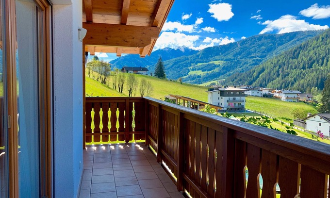Mareta Apartment | Apartment 'Sunny' with Mountain View, Shared Pool and Wi-Fi