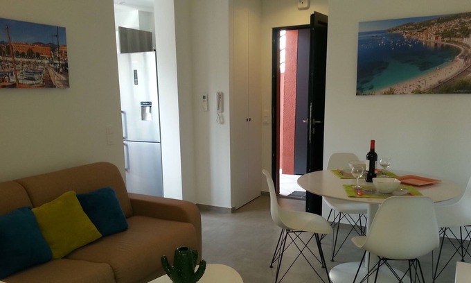 Falicon Apartment | APARTMENT T2 WITH PARKING - SMALL TERRACE - WIFI ON THE HILLS OF NICE