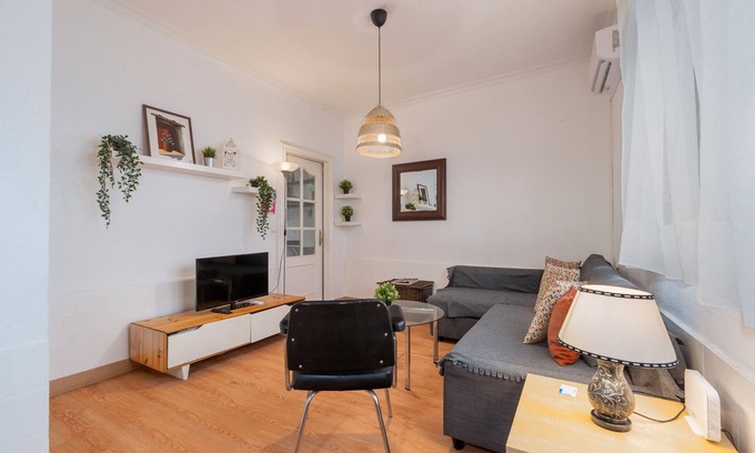 San Vicente Apartment | Apartment 'The Oasis' with Balcony, Wi-Fi and Air Conditioning