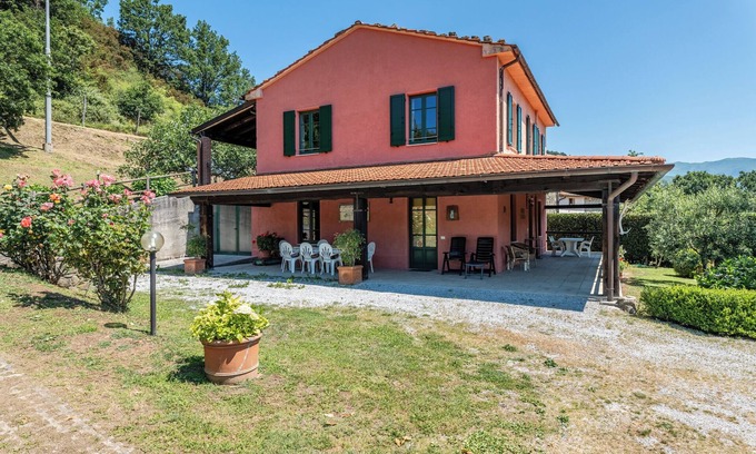 San Marcello Piteglio Other | Apartment 'Tramonto al Rifugio Arcobaleno' with Mountain View, Shared Pool & Wi-Fi