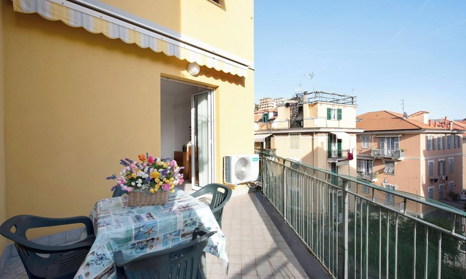 Varazze Apartment | Apartment "Trilocale Mazzini con 2 balconi" close to the Sea with Balcony