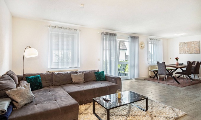Meckenbeuren Apartment | Apartment 'Tulips' with Shared Garden, Balcony and Wi-Fi