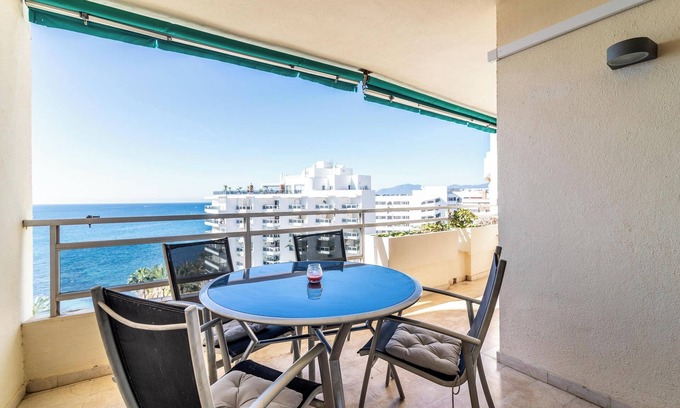 Marbella City Centre Apartment | Apartment 'Urban beach Imperator' with Sea View, Pool, A/C & Wi-Fi