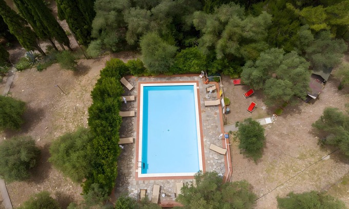 Campiglia Marittima Apartment | Apartment 'Villa I Tigli - Pansy' with Shared Pool, Wi-Fi and Air Conditioning