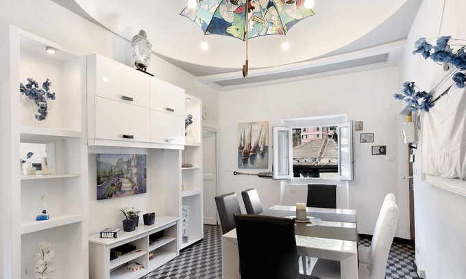 Pegli Apartment | Apartment 'Varenna' with Mountain View
