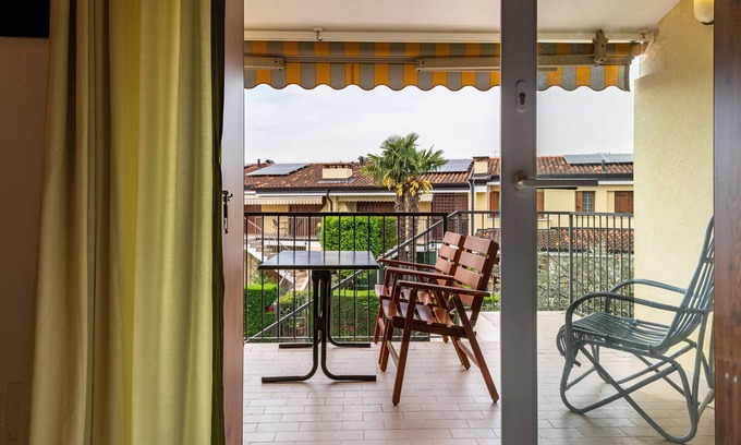 Colà Di Lazise Apartment | Apartment 'Vigneti A Colà Bilocale Con Piscina' with Shared Pool and Balcony