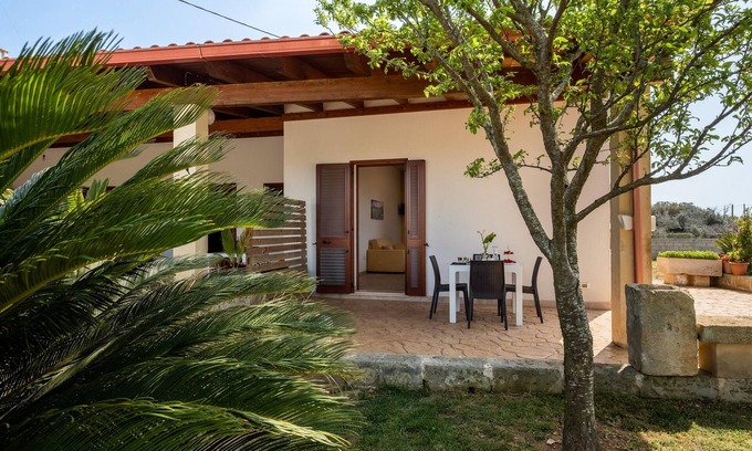 Uggiano la Chiesa Apartment | Apartment 'Villa Maddalena - Monolocale 3' close to the Sea with Garden & Wi-Fi