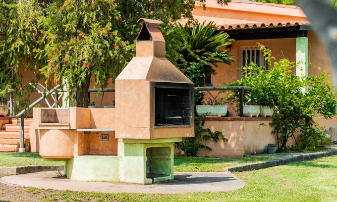 Castiadas Apartment | Apartment 'Villetta Fiore Blu' with Mountain View, Wi-Fi and Air Conditioning