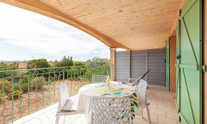 La Ciotat Apartment | Apartment 'Vue Mer' with Sea View, Private Terrace and Wi-Fi