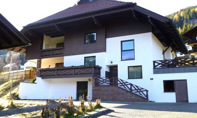 Bad Kleinkirchheim Apartment | Apartment with mountain & slope view