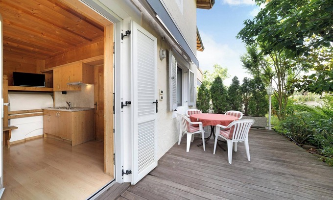 Lana Apartment | Apartment "Weinsepphof 1" with Mountain View, Pool, Wi-Fi, Garden & Balcony
