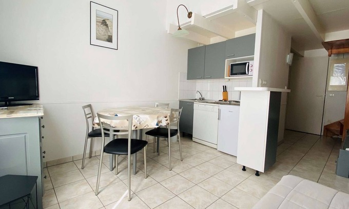 La Couarde-sur-Mer Apartment | Apartment with communal pool and parking