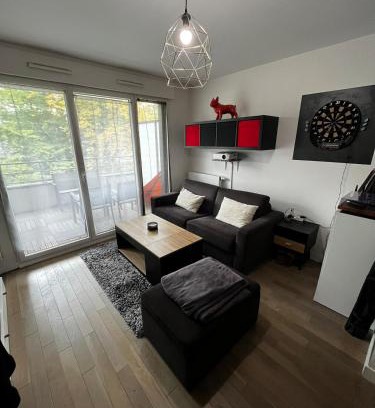 Clamart Apartment | Apartment with a terrace