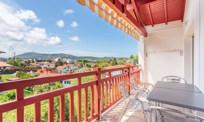 Hendaye Apartment | Apartment with balcony and parking
