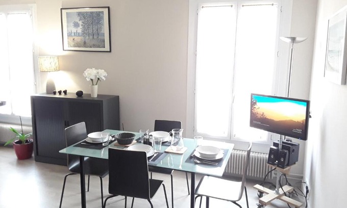 Quartier Sainte-Marguerite Apartment | Apartment with Car Park - Charonne Neighborhood