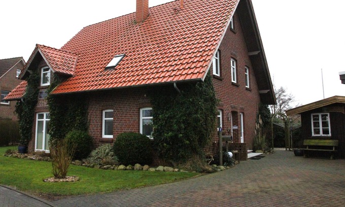 Moordorf Apartment | Apartment with two bedrooms, kitchen, bathroom in a beautiful cul de sac location