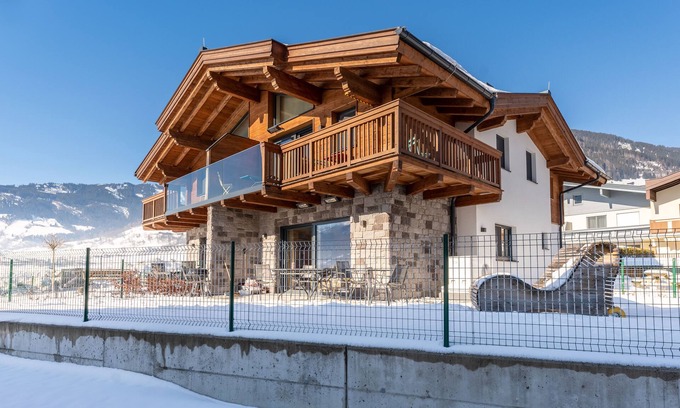 Piesendorf Apartment | Apartment with enclosed garden and wellness