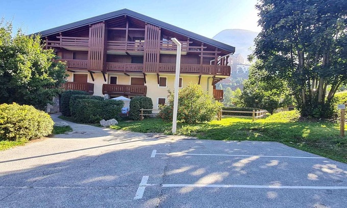 Les Deux Alpes Apartment | Apartment with Garden & Terrace