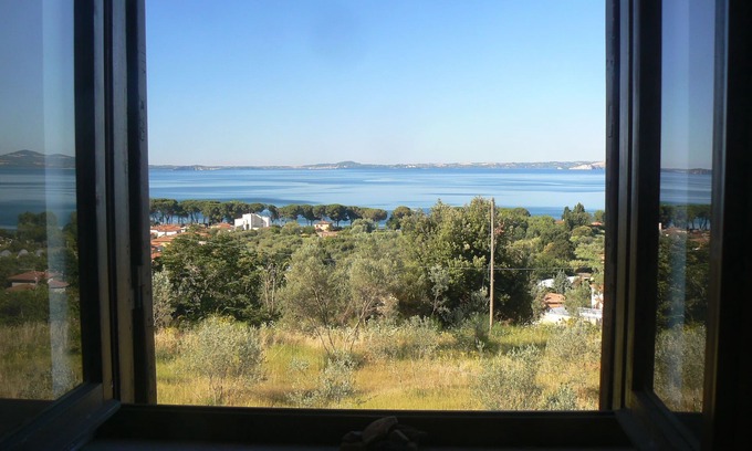 Bolsena Apartment | Apartment with garden for 4 people with beautiful lake view and convenient parking