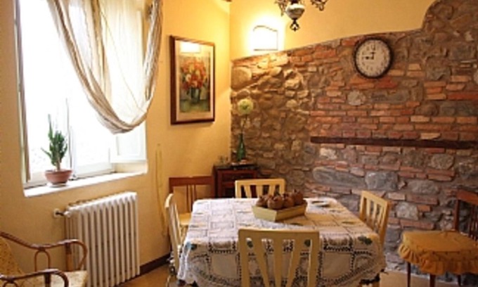 Mologno Apartment | Apartment With Garden In The Hearth Of "Barga Vecchia"