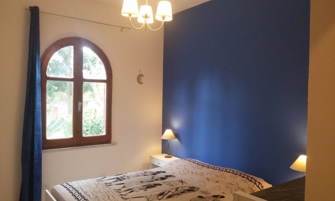 Pula Apartment | Apartment with large garden and tennis court