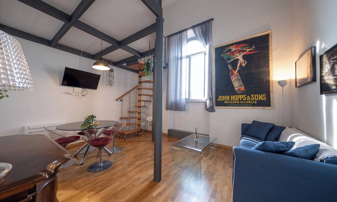 Pisa City Centre Apartment | Apartment with mezzanine on the Lungarno in Pisa