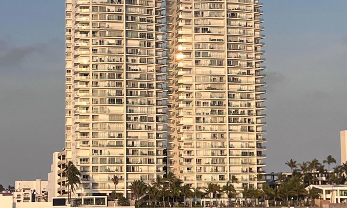 Zona Dorada Apartment | Apartment with ocean view at the beachfront golden zone Mazatlan